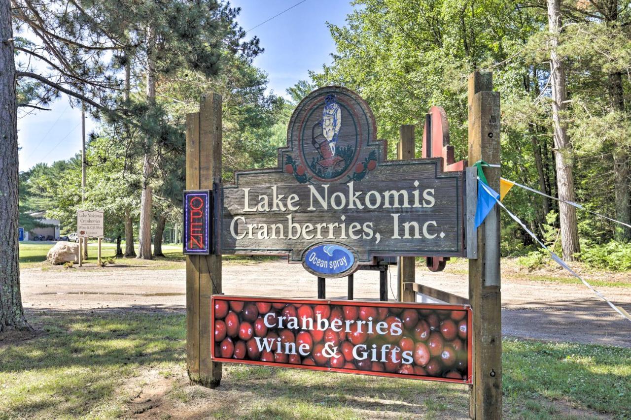 Simple Cranberry And Wine Farm Home With Fire Pit! Eagle River Exterior photo