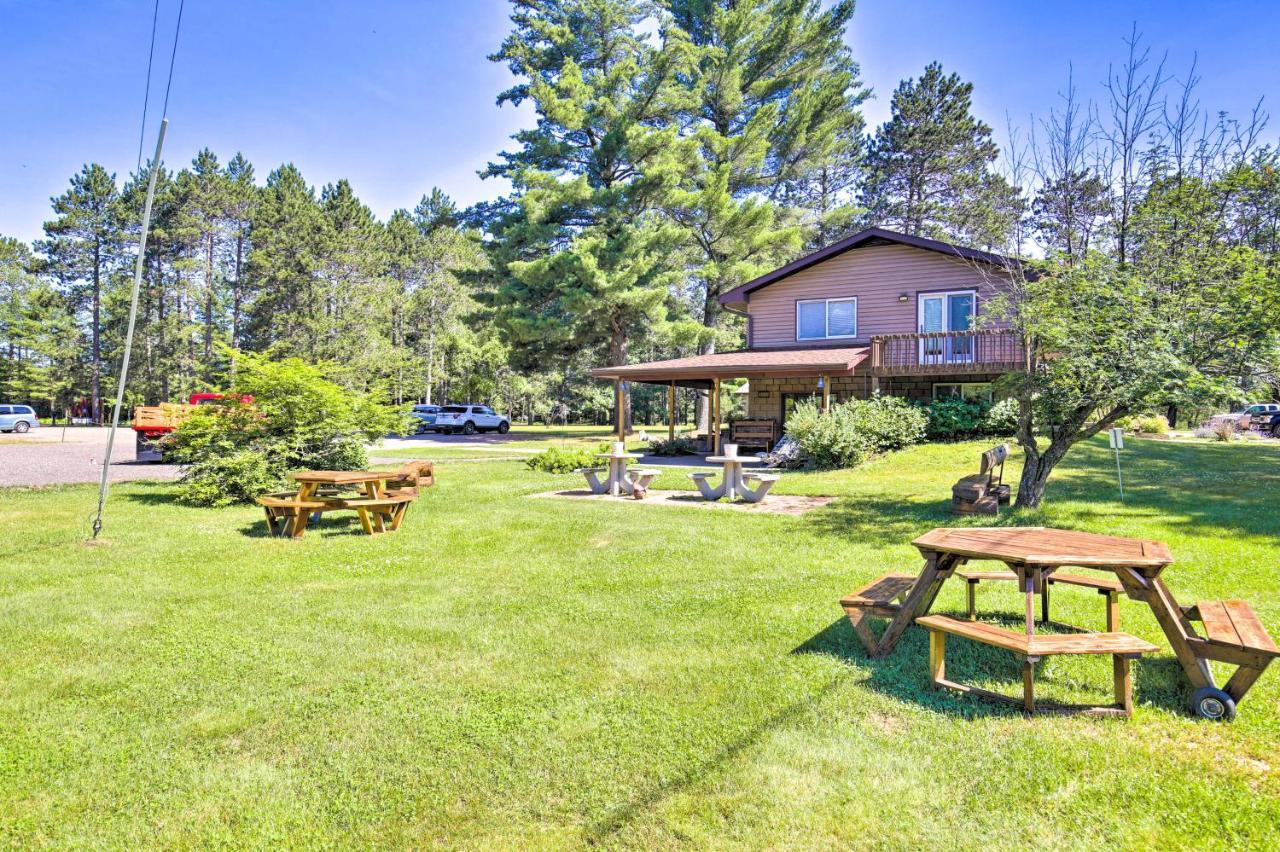 Simple Cranberry And Wine Farm Home With Fire Pit! Eagle River Exterior photo