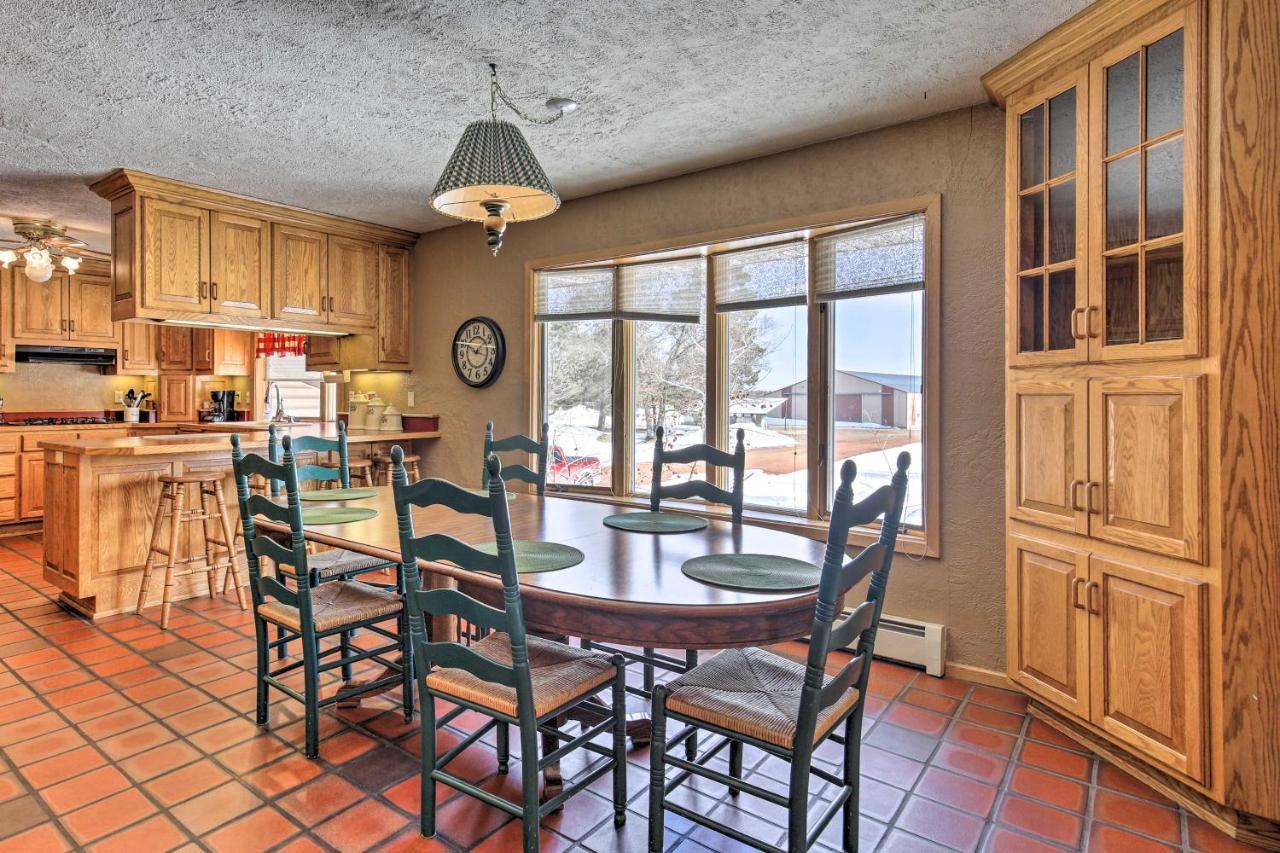 Simple Cranberry And Wine Farm Home With Fire Pit! Eagle River Exterior photo